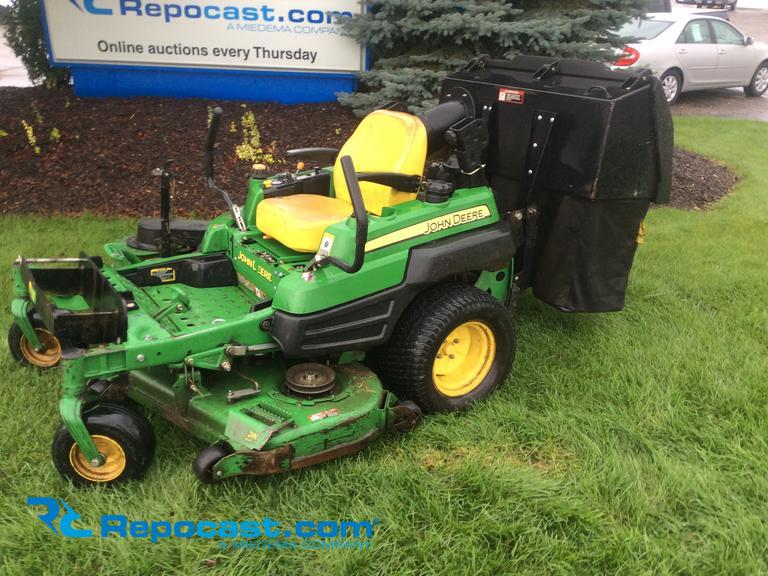 John deere zero turn clearance bagger attachment