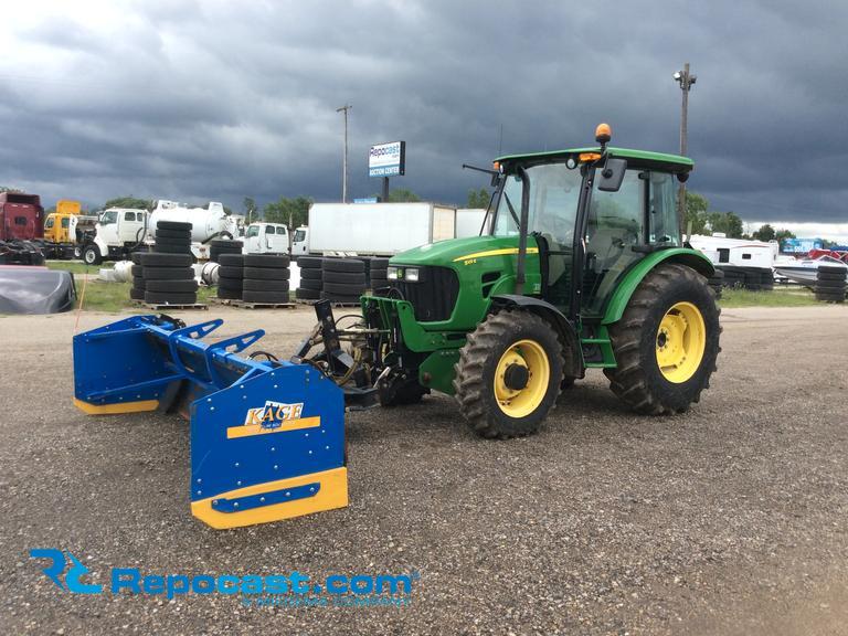 John Deere 5101E