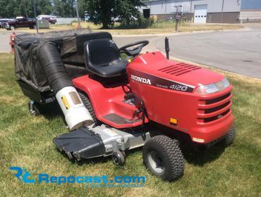 Riding lawn mower with honda 2024 engine