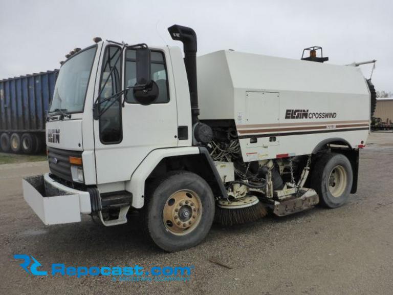 1997 Ford Cabover with 1997 Elgin Crosswind Street Sweeper Body