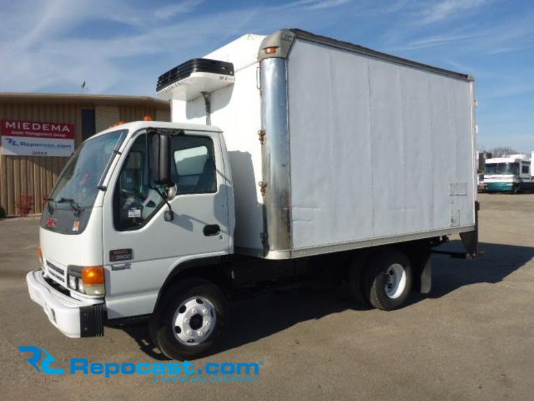 2004 GMC W3500 Box Truck 4KDB4B1U44J801617