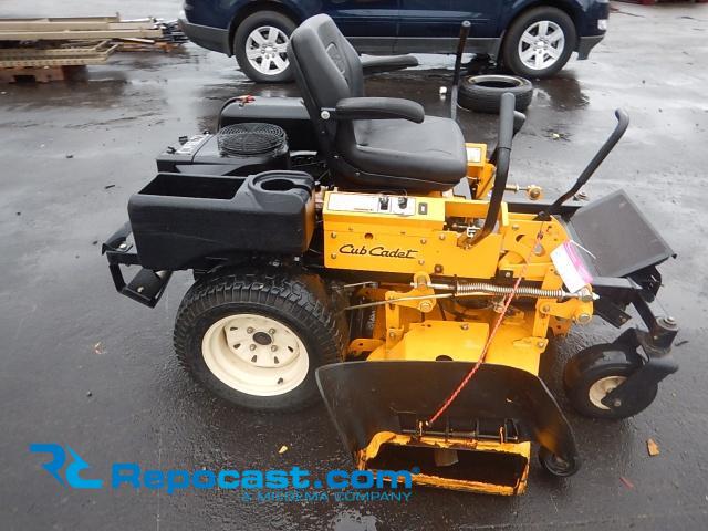 B‘z Cub Cadet Commercial Ride-On Mower - Model 53AA5BBJ710 | Cub