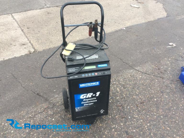 Midtronics  GR diagnostics charger model GR 1–120  serial number 19158 120 V 