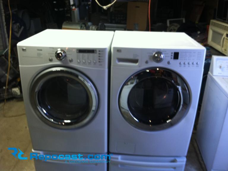 LG Tromm front load washer/dryer set,...