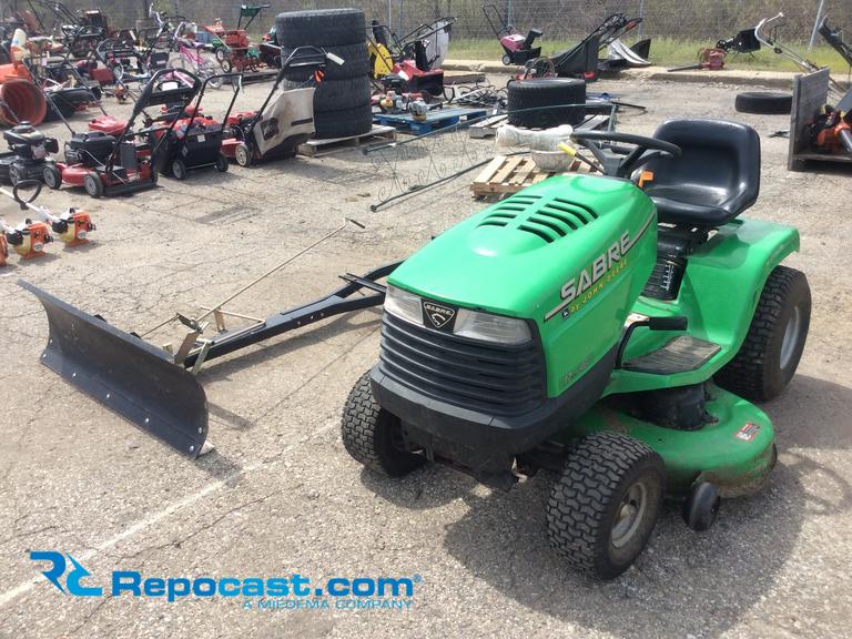 Sabre John Deere riding lawn mower