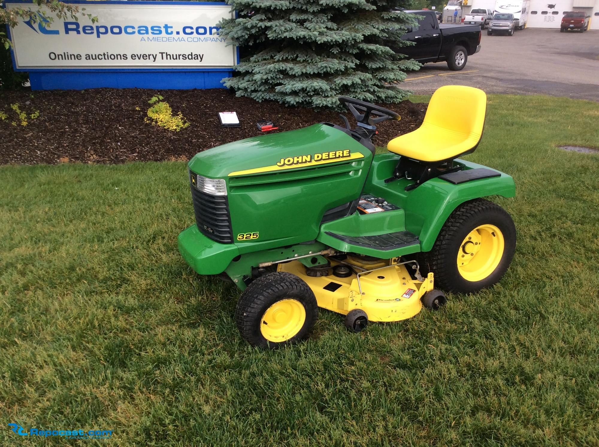 Repocast John Deere 325 garden tractor 17hp