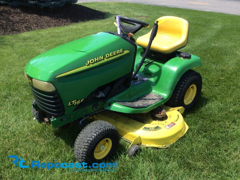 John Deere  LT166 riding Lawn mower