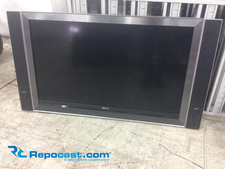 Sony 52" HDMI TV LCD digital KDL52W3000