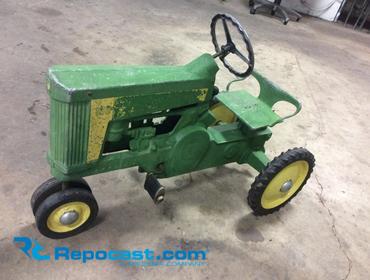John Deere 130 pedal tractor