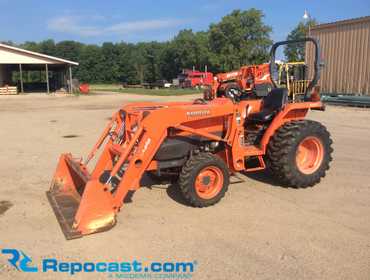2005 Kubota  L3400 4x4 Diesel Tractor with Kubota LA463 Loader Attachment