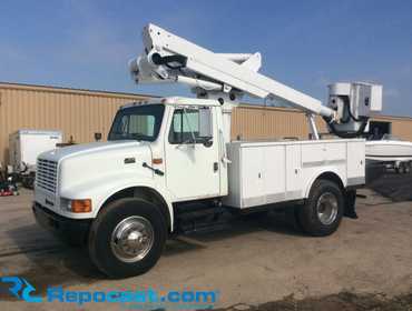 1999 International  4900 Bucket Truck 1HTSDAAM7XH636692