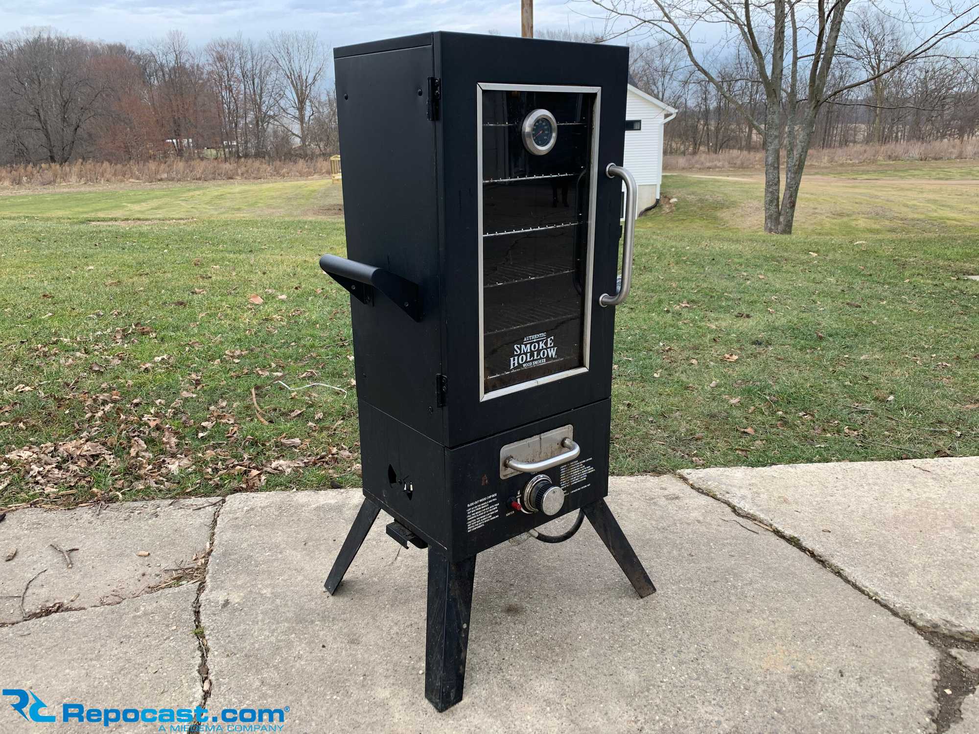 Authentic smoke outlet hollow wood smoker