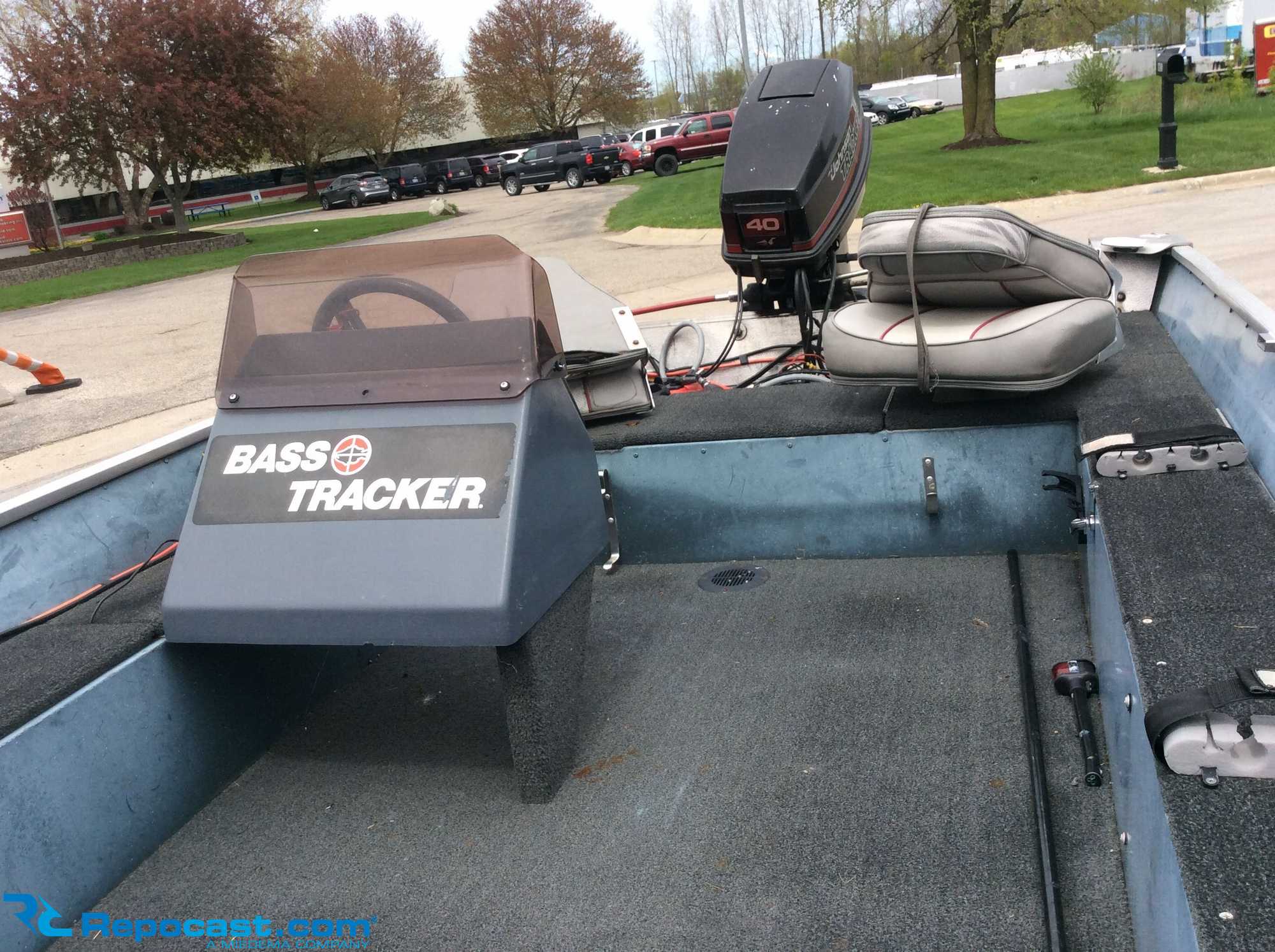 Repocast.com® | 1989 Bass Tracker Guide V Special, image size:2000x1494