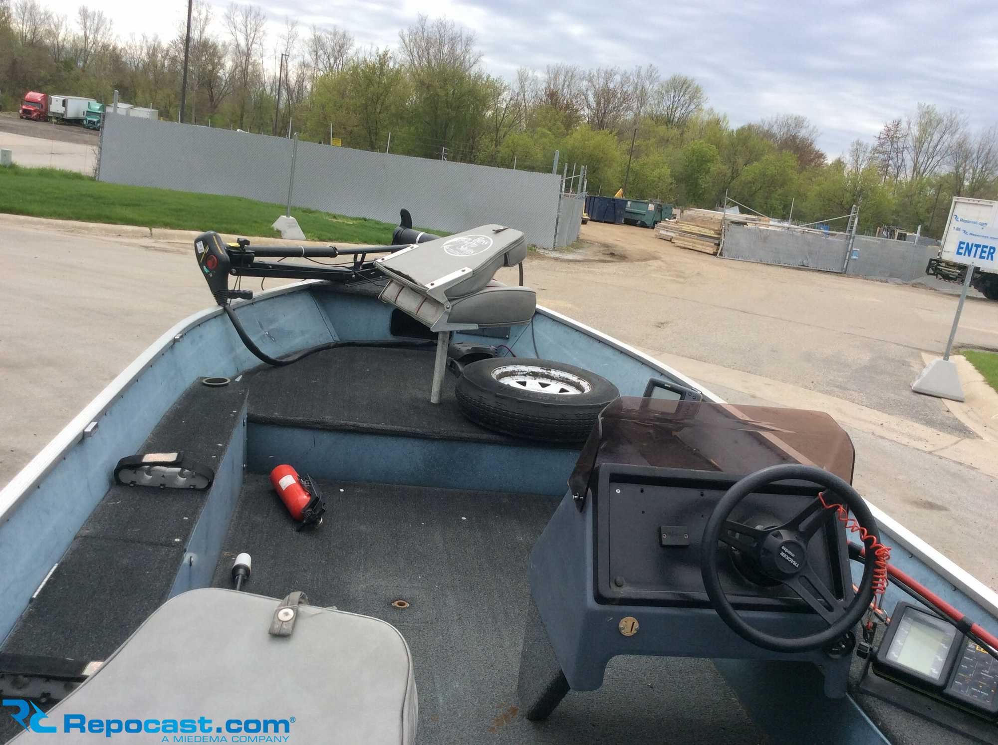 Repocast.com® | 1989 Bass Tracker Guide V Special, image size:2000x1494