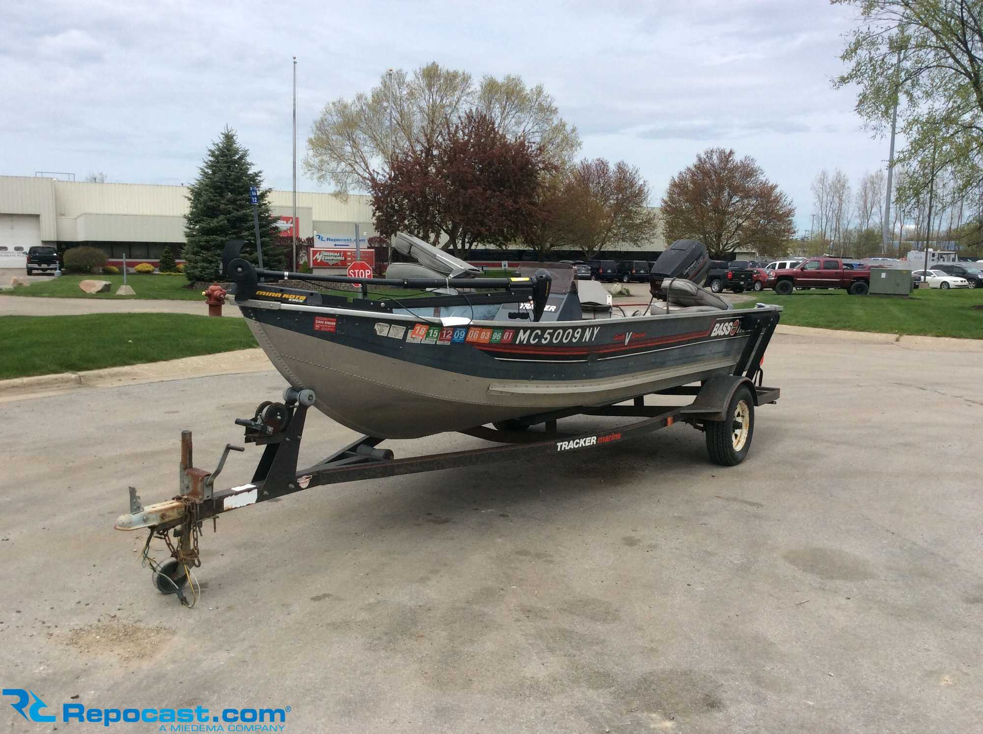 Repocast.com® | 1989 Bass Tracker Guide V Special, image size:2000x1494