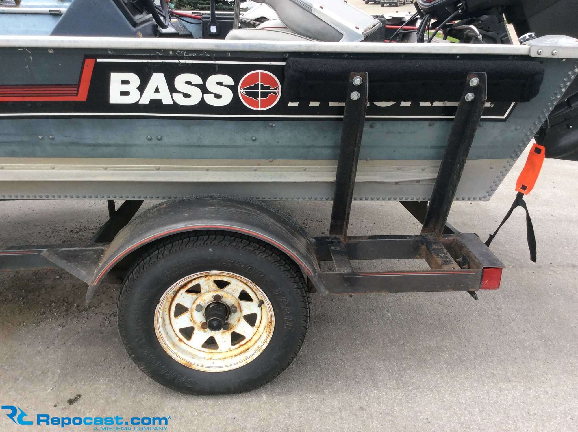 Repocast.com® | 1989 Bass Tracker Guide V Special, image size:2000x1494