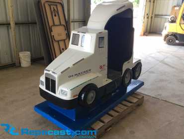 Kids mini rig semi amusement ride, takes quarters to run, plugs in and works, 120 volt plug, on a...