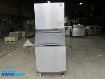 Manitowoc Ice Maker with storage bin, model SY0855W / B570, Working when removed from the Palace...