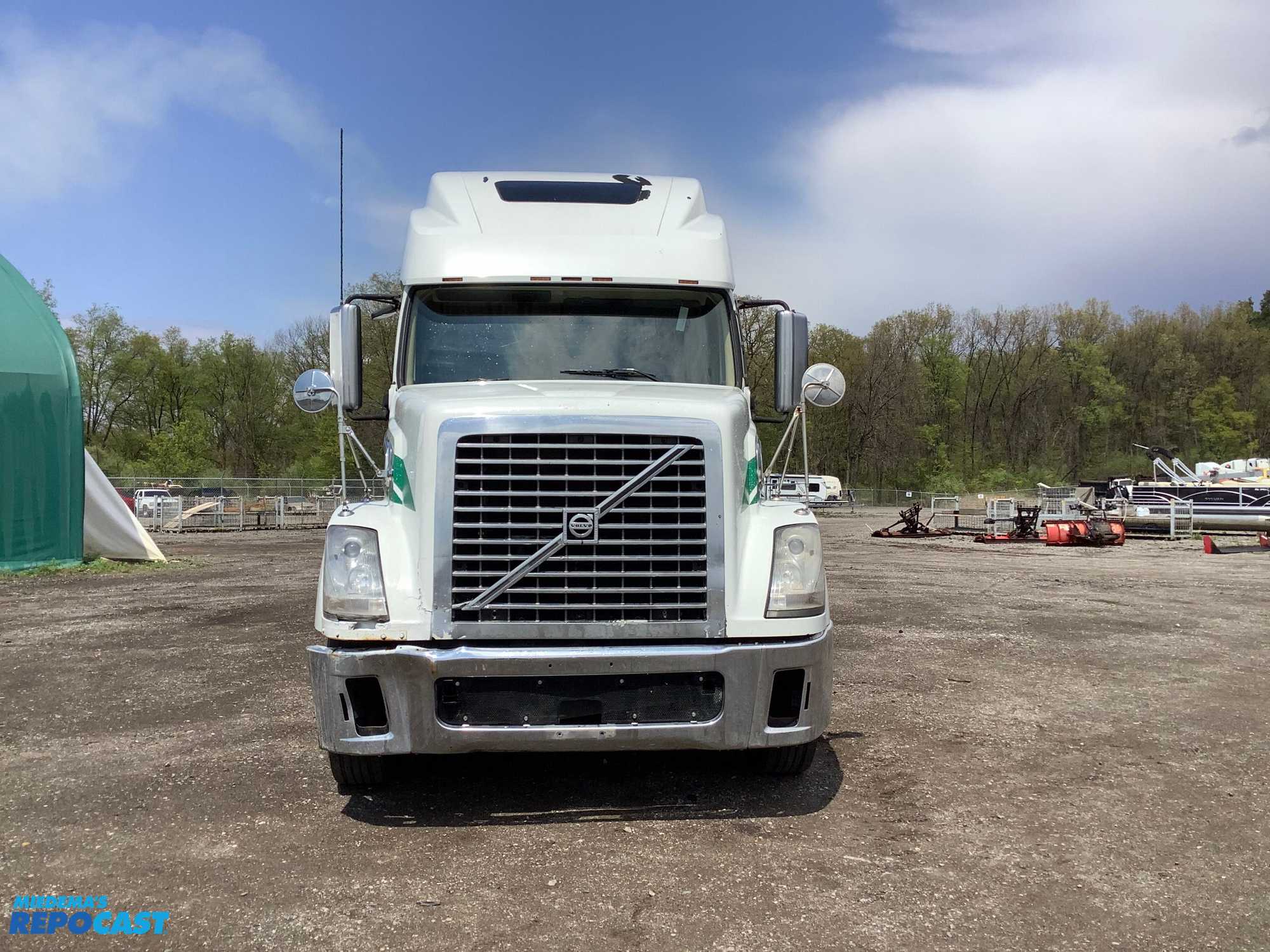 SALE　まとめ売り　М〜L Volvo VNL64T860 Trucks For Sale