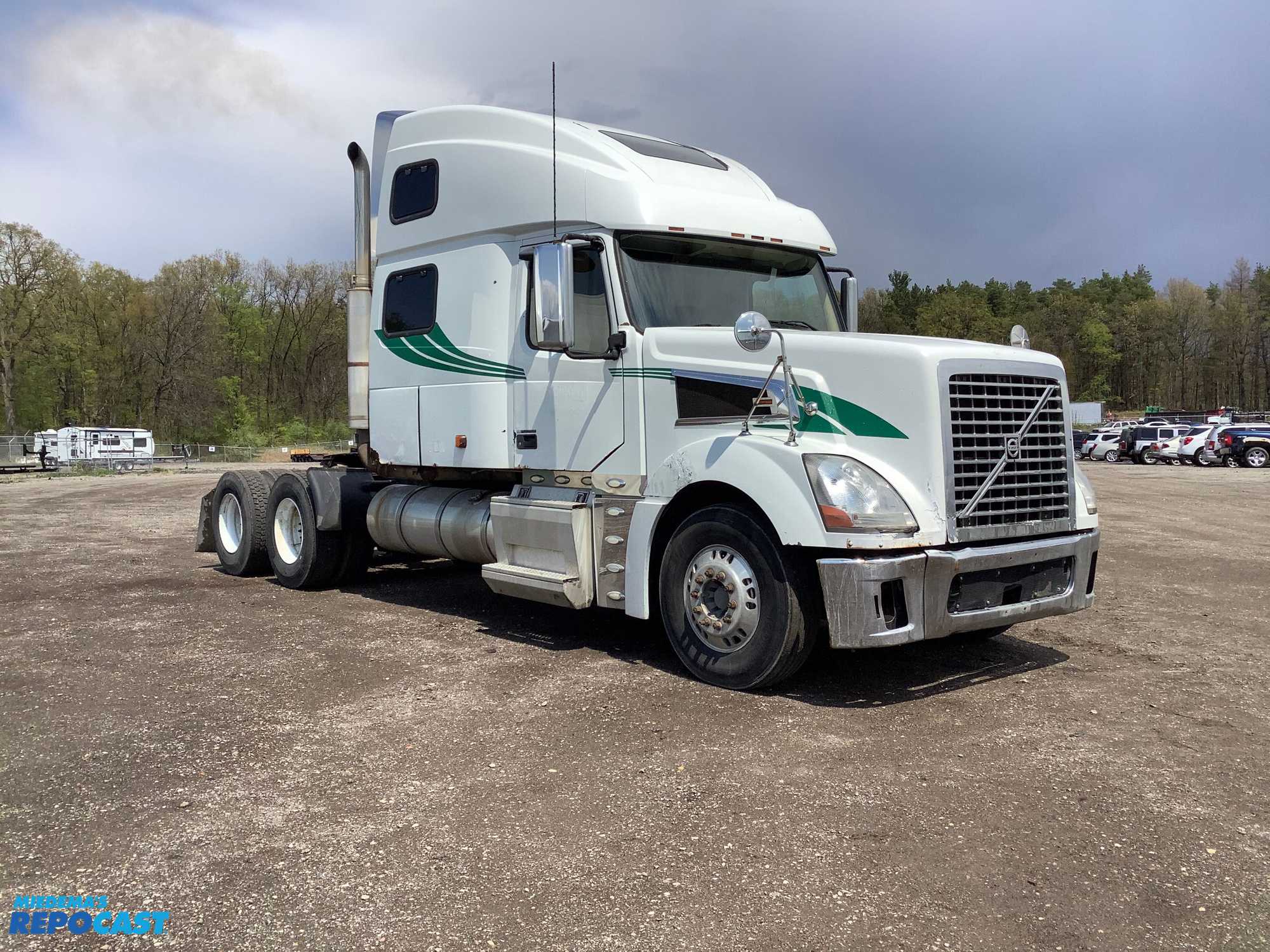 Repocast.com® | 2006 VOLVO VT 880 Semi 4V4LC9TK16N423577