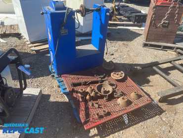 BEAR PRECISION DY-NAMIC MODEL 330  TIRE BALANCER COMES WITH A METAL PEG BOARD FOR ALL OF THE...