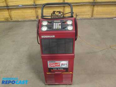 Used Robinair Enviro Charge Plus air condition recovery, recycling, recovering unit.  Needs to be...