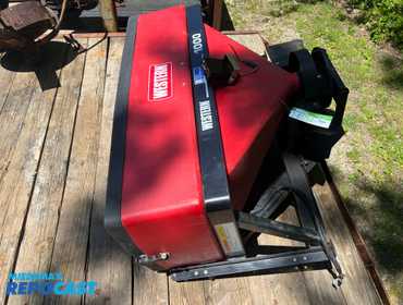 WESTERN 1000 SALT SPREADER FOR REESE HITCH MOUNTING. WITH CONTROLLER. CONTROLLER IS INSIDE OF BOX