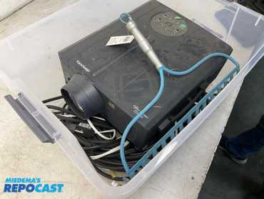 (1) box of: (1) Garden tool hook and (1) ViewSonic office theater PJ1060 projector with cords