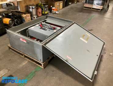 Square D Panel Box Type 3R, 3S, 5, 12 200 Amp Service Disconnect, 16x36x52 - one latch is jammed