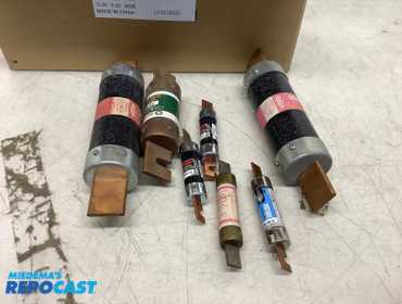 Box of Dual Element Time-Delay Fuses