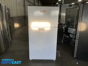 Whirlpool WRT311FZDW02 Refrigerator: Standard with Top Freezer