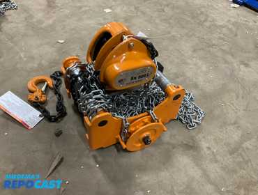 Vestil Chain Block with trolley. 1,000kg capacity. Lifting height: 3m.