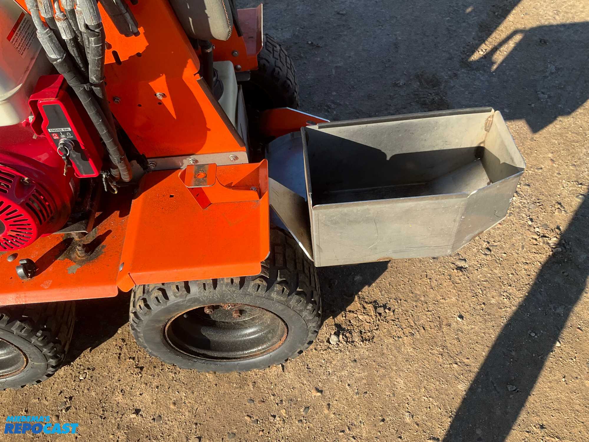 Repocast.com® | Snowrator ZX4 Sidewalk Snowplow Machine