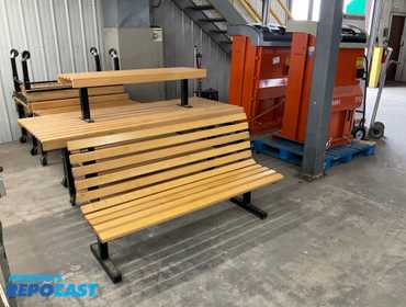 Repocast.com® | Lot of assorted CMS department racks...