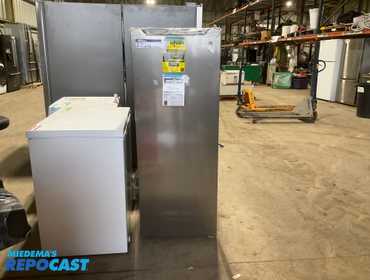 Insignia  NS-UZ70SS4 7 Cu. Ft. Garage Ready Upright Convertible Freezer with ENERGY STAR...