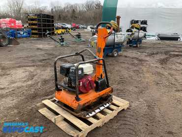 2005 Multiquip Mikasa MVH-402DSB Reversible Plate Compactor