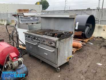 Patriot FMGR-6024G/NG Stainless Steel Natural Gas 60” 6-Burner Range with 24” Griddletop
