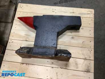 anvil blacksmithing / metal approx. 180lbs, 23.5”x3”x15”H