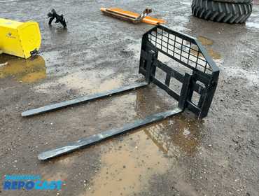 New GIYI Skid Steer Fork Attachment, Quick Attach, (2) 60” Forks, forks are 3” wide