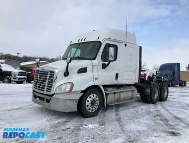 2013 Freightliner Cascadia Semi 1FUJGHDV4DSBY3607