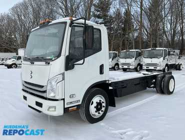 2025 Bollinger B4 Electric Chassis Cab 7WE45CN55SL000099