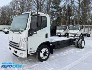 2025 Bollinger B4 Electric Chassis Cab 7WE45CN52SL000075