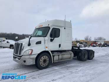 2014 Freightliner Cascadia Semi 3AKJGHDV4ESFS2060