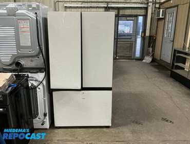 Samsung Bespoke RF30BB660012 3-Door French Door Refrigerator