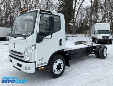 2025 Bollinger B4 Electric Chassis Cab 7WE45CN53SL000067