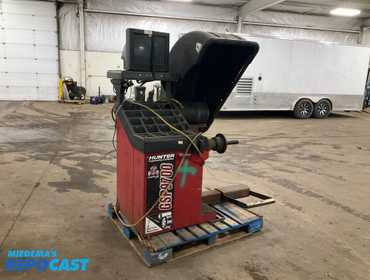 Hunter Engineering Company wheel balancer model GSP9712, 230 volt single phase electric, missing...