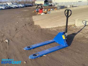 ULINE H-7504 industrial pallet truck