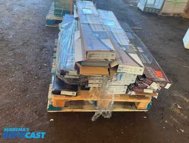 Pallet of (24) boxes of miscellaneous flooring