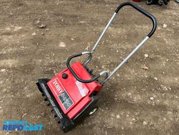 TORO S-200 SNOW BLOWER APPEARS TO HAVE GOOD COMPRESSION. UNTESTED BY SELLER CAME FROM ESTATE...