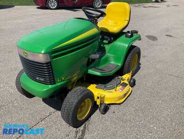 John Deere LX280 Riding Lawn Mower